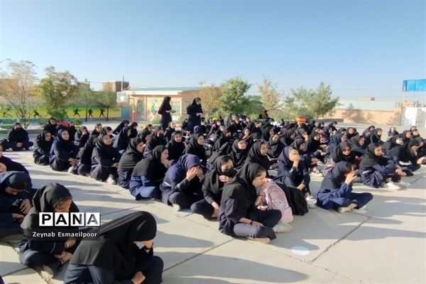 برگزاری آیین مراسم حمایت از قیام فلسطین در دبیرستان شاهد هاجر و حضرت مریم در شهرستان کاشمر