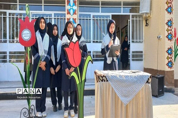 برگزاری آیین مراسم حمایت از قیام فلسطین در دبیرستان شاهد هاجر و حضرت مریم در شهرستان کاشمر