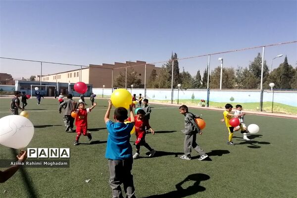 جشن روز جهانی کودک در آموزشگاه پسرانه حافظ یک ناحیه یک