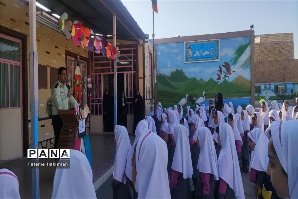 صبحگاه انتظامی در آموزشگاه شهید هادی آریایی ناحیه یک