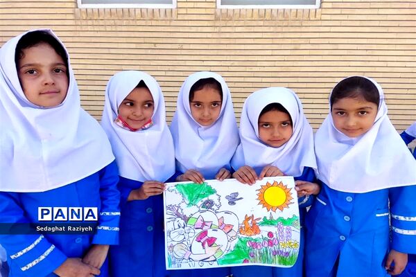 جشنواره تخم مرغ آرایی در مدرسه عصمت وکیلی احمدآباد