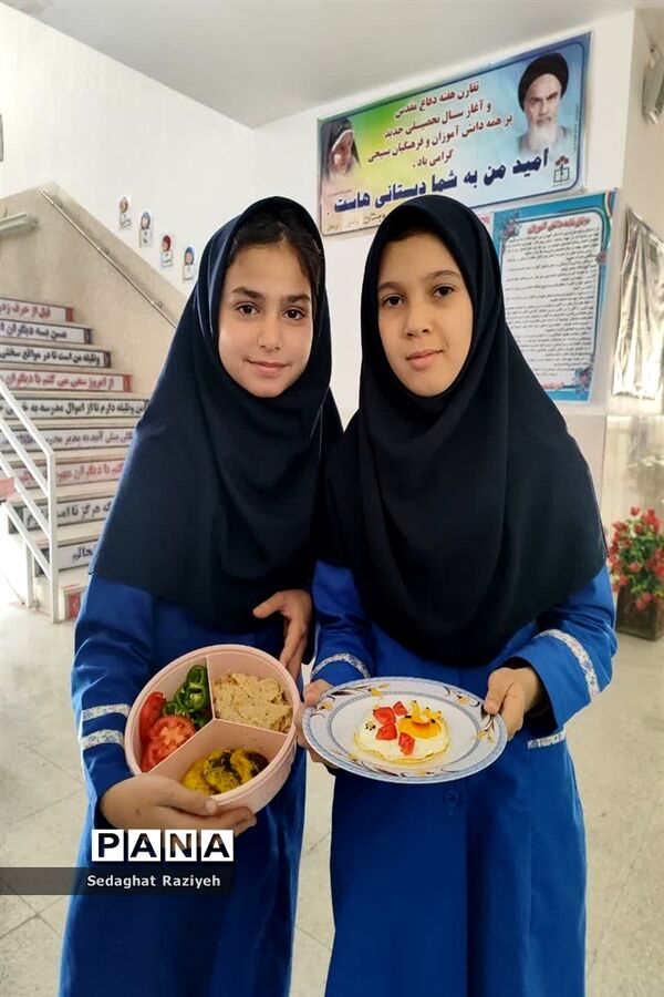 جشنواره تخم مرغ آرایی در مدرسه عصمت وکیلی احمدآباد