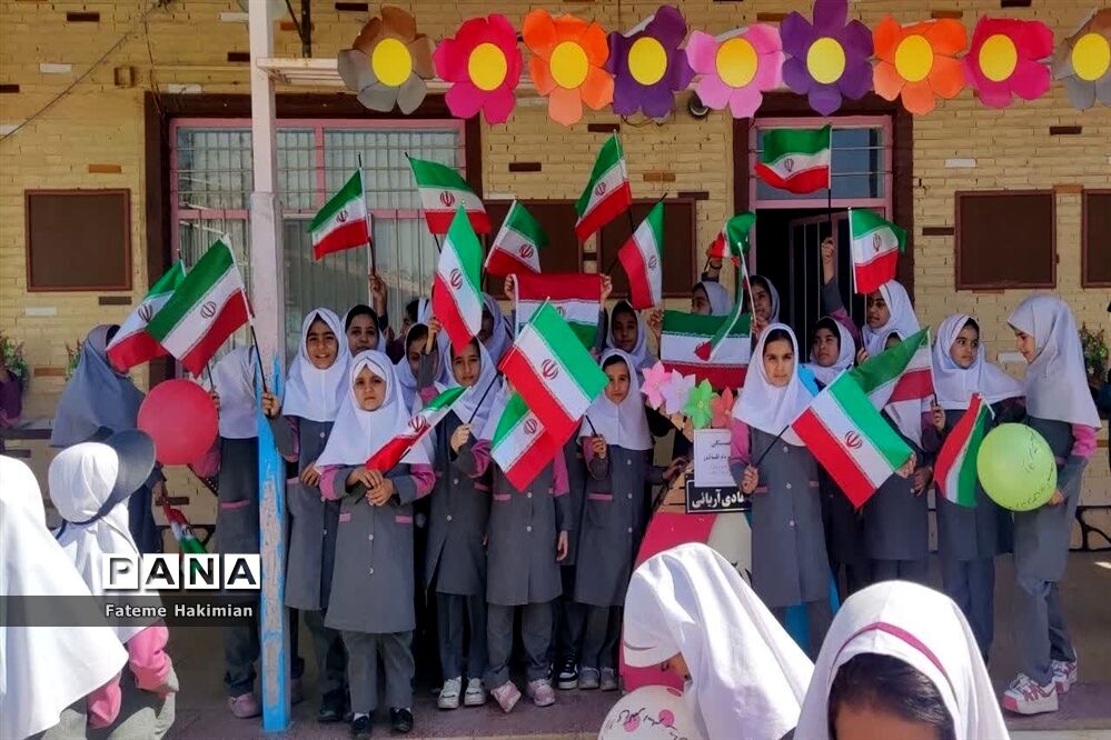 جشن مقاومت در دبستان دخترانه شهید هادی آریایی