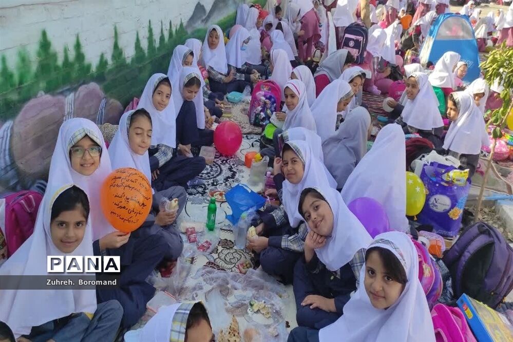 جشن روز جهانی کودک در دبستان 22بهمن ناحیه یک