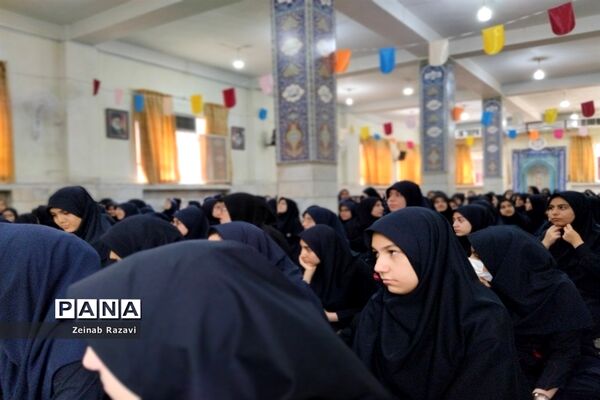 جشن میلاد پیامبر اکرم(ص) و امام جعفر صادق(ع) در دبیرستان شهیده حسنی سعدی