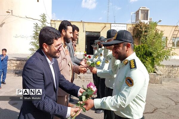 تقدیر دانش‌آموزان کهک قم از نیروی انتظامی