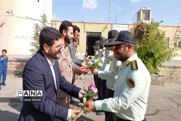 تقدیر دانش‌آموزان کهک قم از نیروی انتظامی
