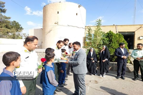 تقدیر دانش‌آموزان کهک قم از نیروی انتظامی