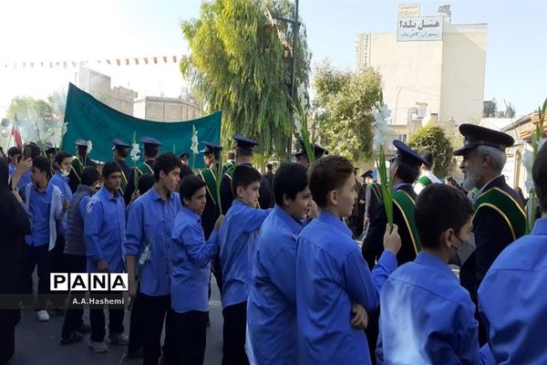 استقبال دانش‌آموزان شاهد علامه حلی قم از کاروان حضرت معصومه(س)