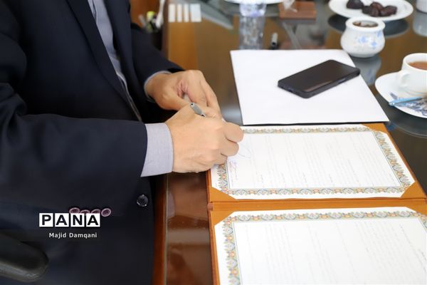 آیین امضای تفاهم‌نامه بین جمعیت مبارزه با استعمال دخانیات ایرانیان و اداره‌کل آموزش و پرورش شهر تهران