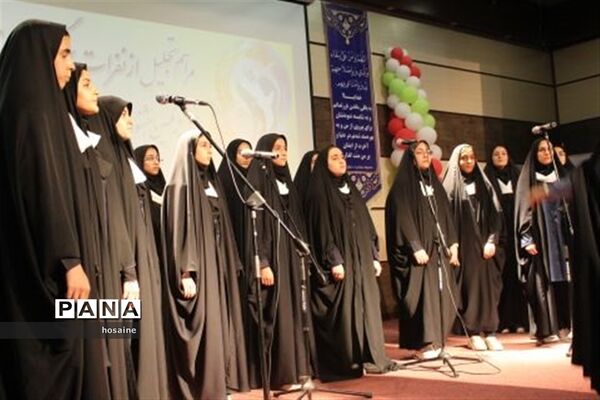 تجلیل از۳۰۰برگزیده مسابقات فرهنگی هنری امیدفردا