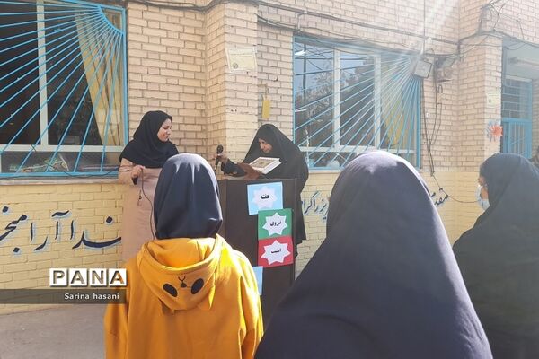 کارگاه آشنایی دانش‌آموزان دبیرستان آزاده رودهن با آسیب‌های اجتماعی