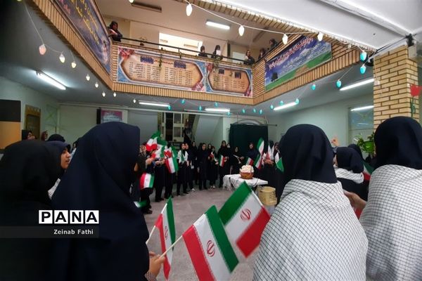 نواختن زنگ همبستگی و حمایت از مردم فلسطین در دبیرستان هیات‌امنایی فیض کاشانی منطقه ۱۴
