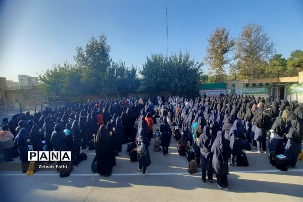 نواختن زنگ همبستگی و حمایت از مردم فلسطین در دبیرستان هیات‌امنایی فیض کاشانی منطقه ۱۴