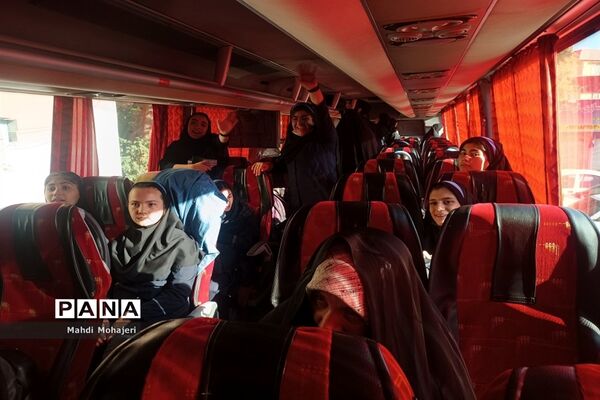 مراسم اعزام ۲۰۰ دانش‌آموز دختر به راهیان نور غرب کشور