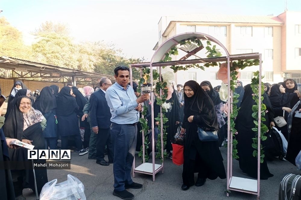 مراسم اعزام ۲۰۰ دانش‌آموز دختر به راهیان نور غرب کشور