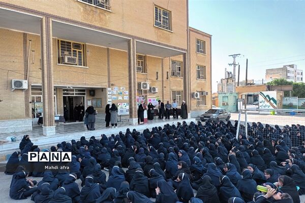 نواختن زنگ هفته بهداشت روان در دبیرستان یعقوب بهبهانی