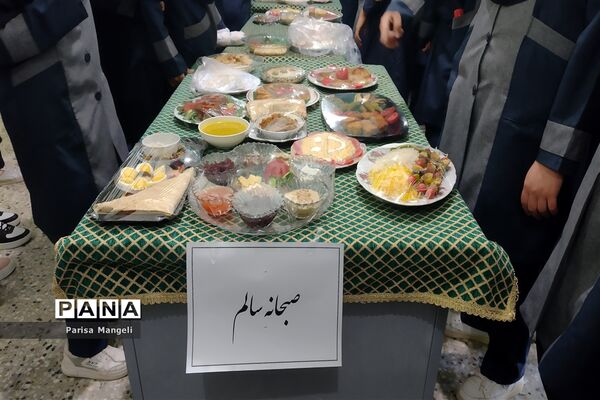 جشنواره صبحانه سالم در دبیرستان متوسطه اول توحید شهرستان خاتم