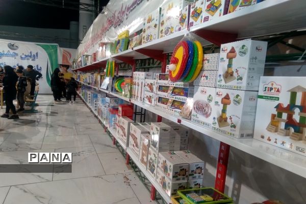 بازدید عموم مردم از نمایشگاه کانون پرورش فکری کودکان و نوجوانان  شهرستان بجنورد