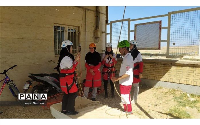 دوره بازآموزی و توان افزایی نجاتگران باعث بالابردن آگاهی وافزایش توان عملیاتی نجاتگران آقا و خانم می شود
