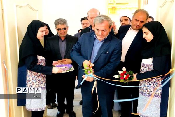 نواختن زنگ هفته بهداشت