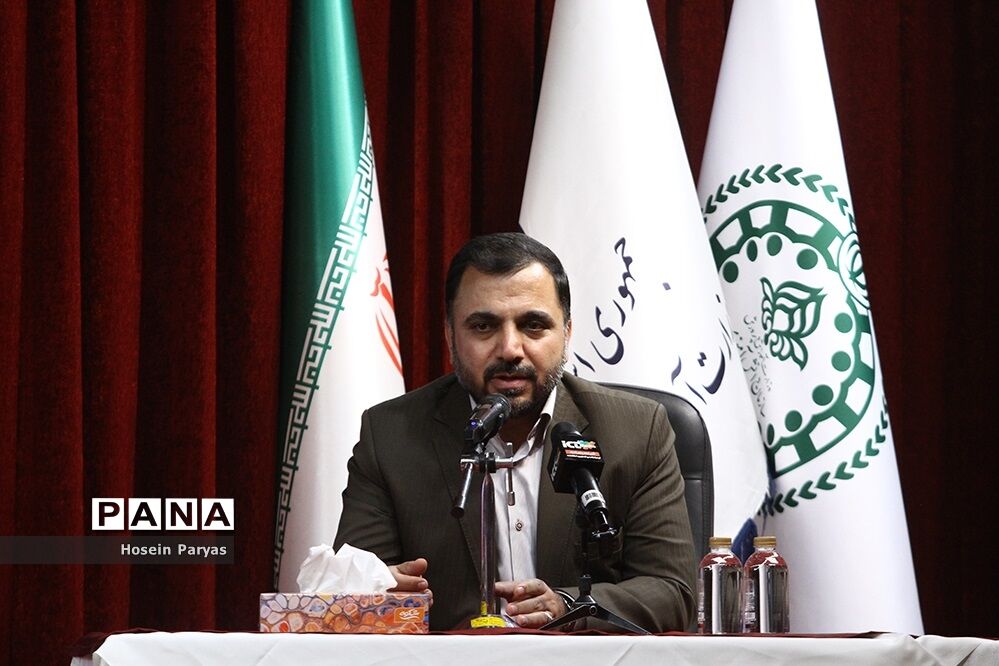 وزیر ارتباطات: به دانش‌آموزخبرنگاران پانا اینترنت رایگان اختصاص می‌دهیم
