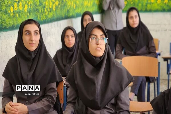 امام جمعه بخش گلستان در آموزشگاه شهید شریعت ناصری