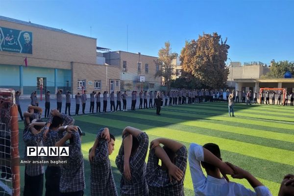 یک روز تحصیلی در دبیرستان نمازی شیراز