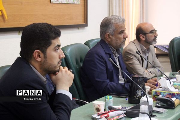 جلسه هم‌اندیشی نخبگان علمی و ورزشی و تقدیر از موکب‌داران شهرستان بوشهر