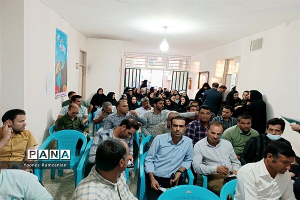 برگزاری جلسه انجمن اولیا و مربیان دبیرستان نمونه دولتی مرتضوی خلیل‌آباد