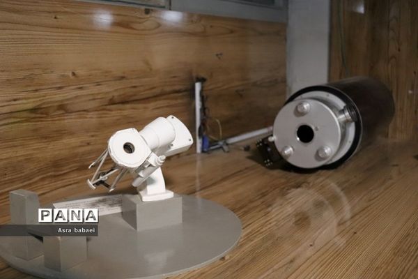 در امتداد فضا