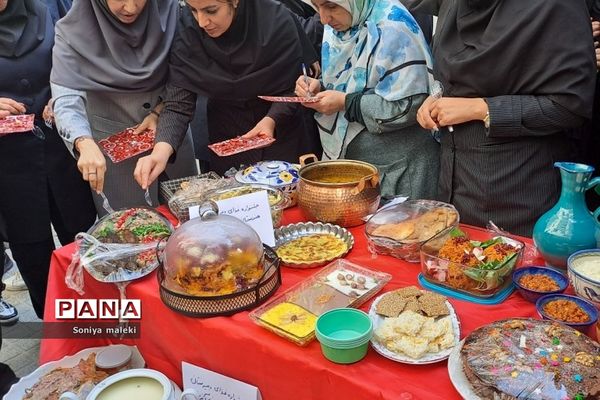 برگزاری جشنواره غذا در مدرسه نوین آفرین رودهن