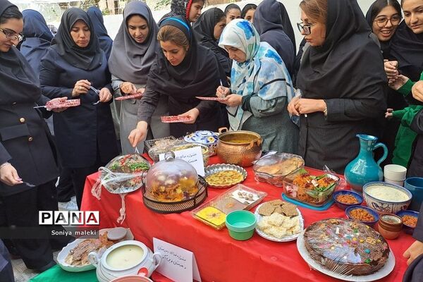 برگزاری جشنواره غذا در مدرسه نوین آفرین رودهن