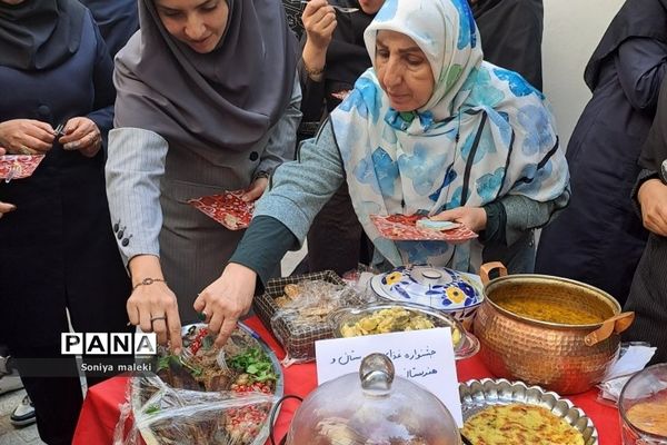 برگزاری جشنواره غذا در مدرسه نوین آفرین رودهن