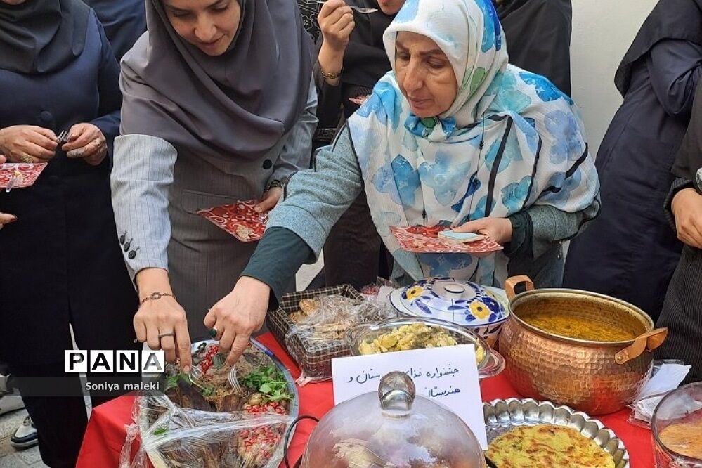برگزاری جشنواره غذا در مدرسه نوین آفرین رودهن
