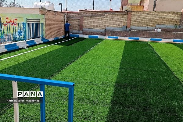 تجهیز و راه‌اندازی زمین چمن مصنوعی دبیرستان شهید بهشتی رودهن