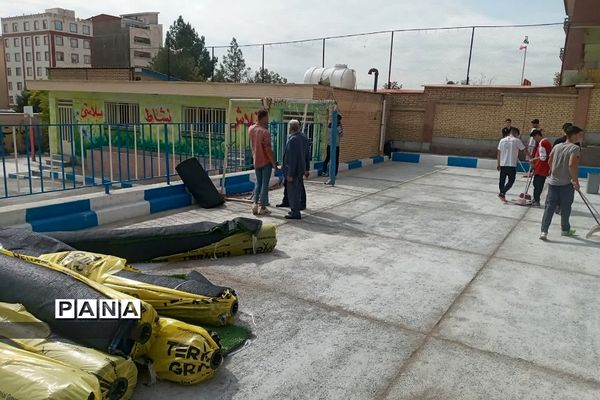 تجهیز و راه‌اندازی زمین چمن مصنوعی دبیرستان شهید بهشتی رودهن