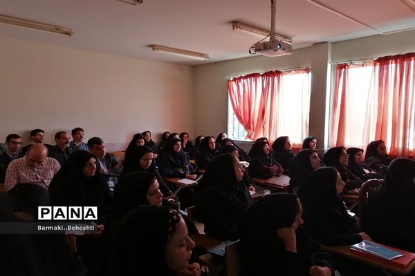 اولین کارگاه از سلسله دوره‌های آموزشی تخصصی توانمندسازی دبیران