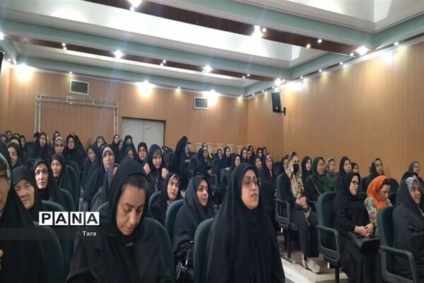 مراسم هفته پیوند اولیاء و مربیان در دبیرستان عدالت جوادآباد