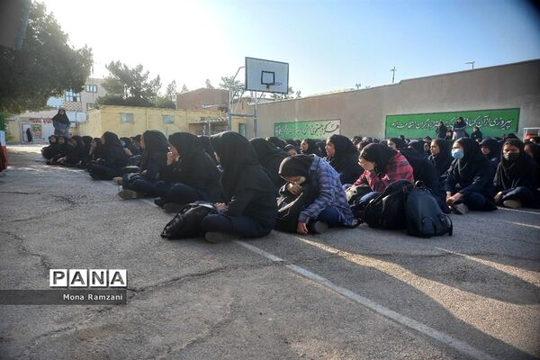 حضور جانشین فرماندهی انتظامی شهرستان کاشمر در دبیرستان الزهرا