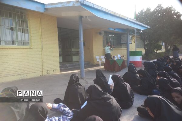حضور جانشین فرماندهی انتظامی شهرستان کاشمر در دبیرستان الزهرا