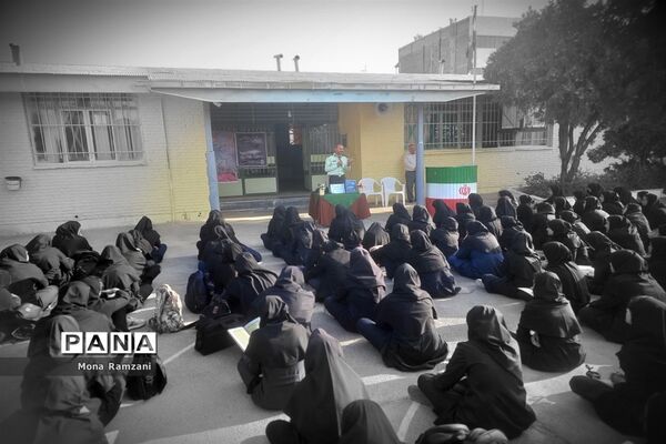 حضور جانشین فرماندهی انتظامی شهرستان کاشمر در دبیرستان الزهرا