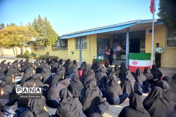 حضور جانشین فرماندهی انتظامی شهرستان کاشمر در دبیرستان الزهرا