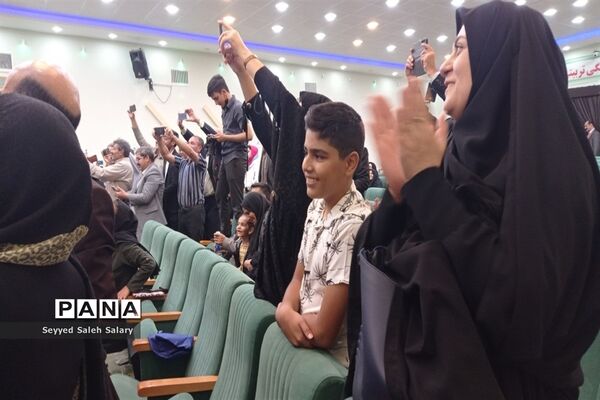 جشن ستارگان کنکور ۱۴۰۲  دبیرستان شهید بهشتی کاشمر