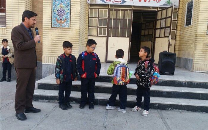 بازی و سرگرمی به مناسبت هفته کودک در مدرسه معلم مانه و سملقان/ فیلم