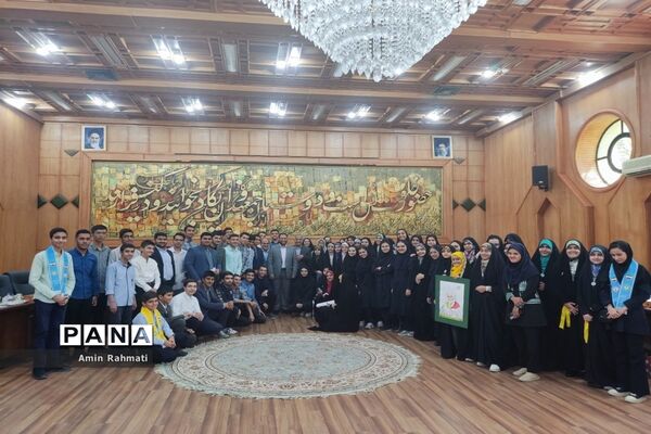 نشست صمیمانه نمایندگان دانش‌آموزان استان فارس با وزیر آموزش و پرورش