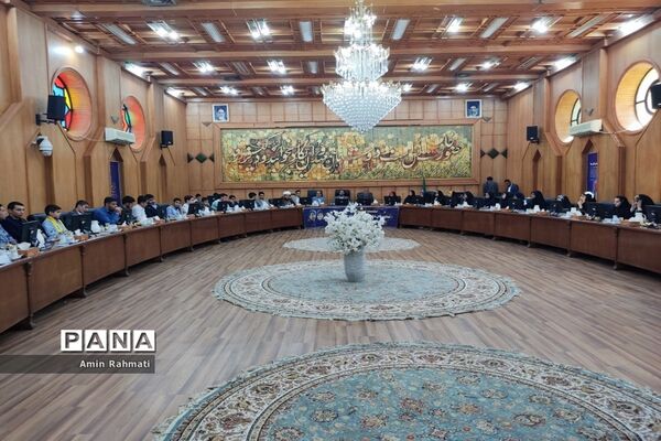 نشست صمیمانه نمایندگان دانش‌آموزان استان فارس با وزیر آموزش و پرورش