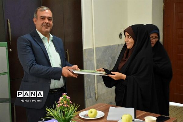 اولین جلسه  هم اندیشی مدیران متوسطه دوم ناحیه یک در دبیرستان آقا مصطفی خمینی