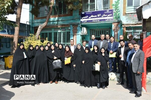 اولین جلسه  هم اندیشی مدیران متوسطه دوم ناحیه یک در دبیرستان آقا مصطفی خمینی