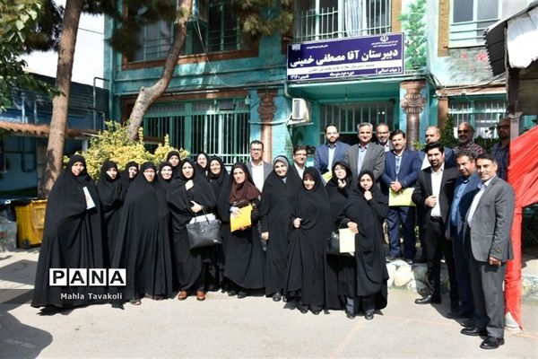 اولین جلسه  هم اندیشی مدیران متوسطه دوم ناحیه یک در دبیرستان آقا مصطفی خمینی